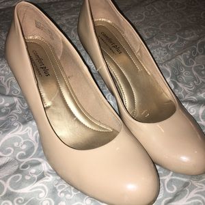 Sleek Nude Medium-Height Pumps